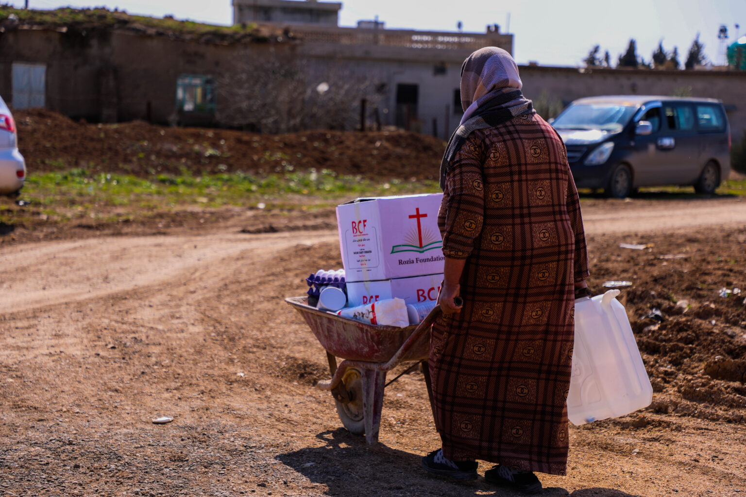 Noodhulp aan Koerden in Noordoost-Syrië — hulppakketten van Rozia Foundation